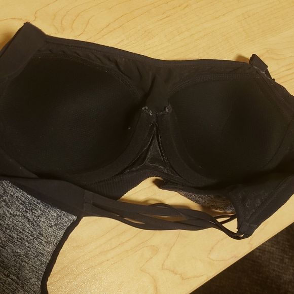 Victoria's Secret Sports Bra - Picture 4 of 9